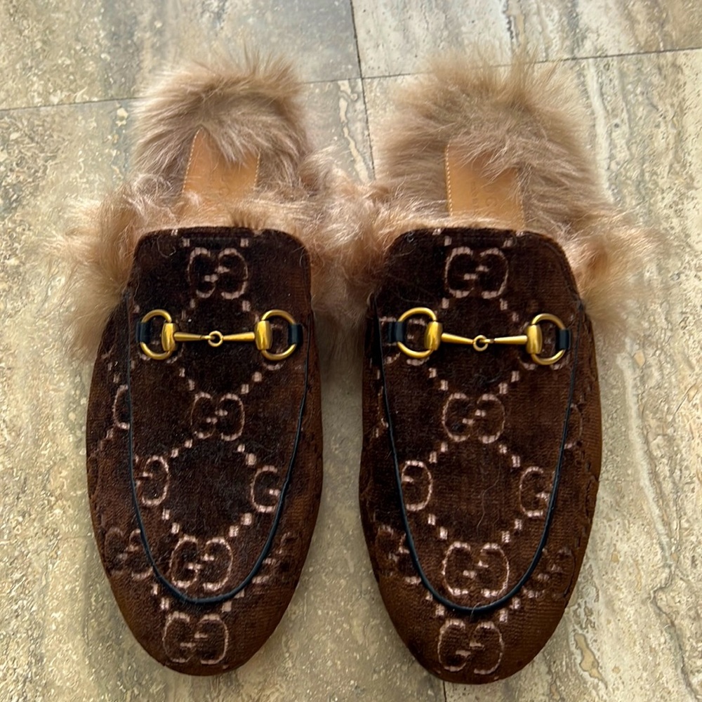 Gucci Princetown slippers with fur in size 39.
